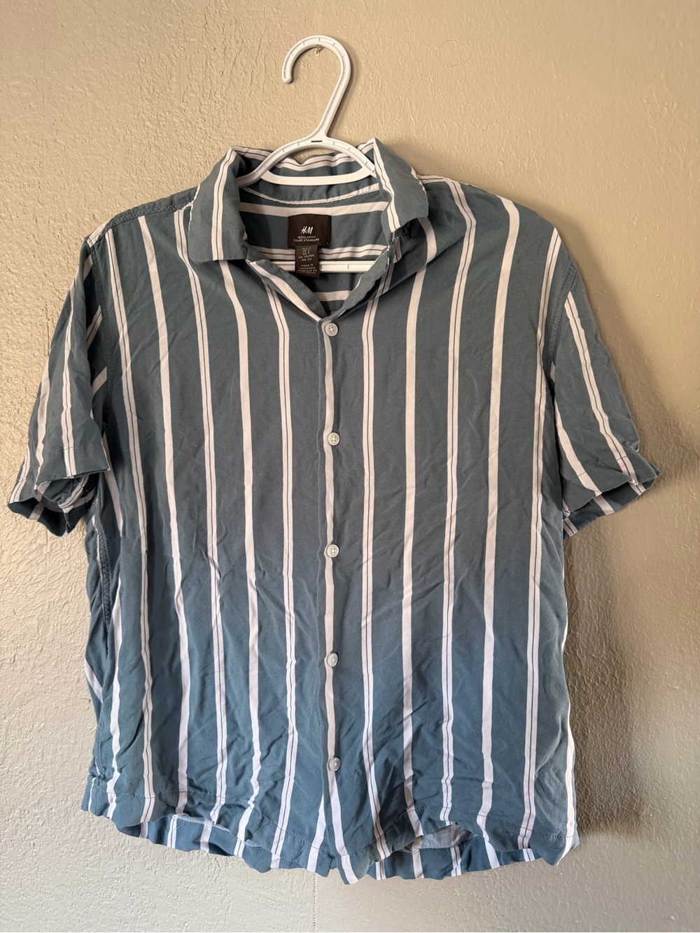 Men’s size small H&M blue white striped button down shirt
